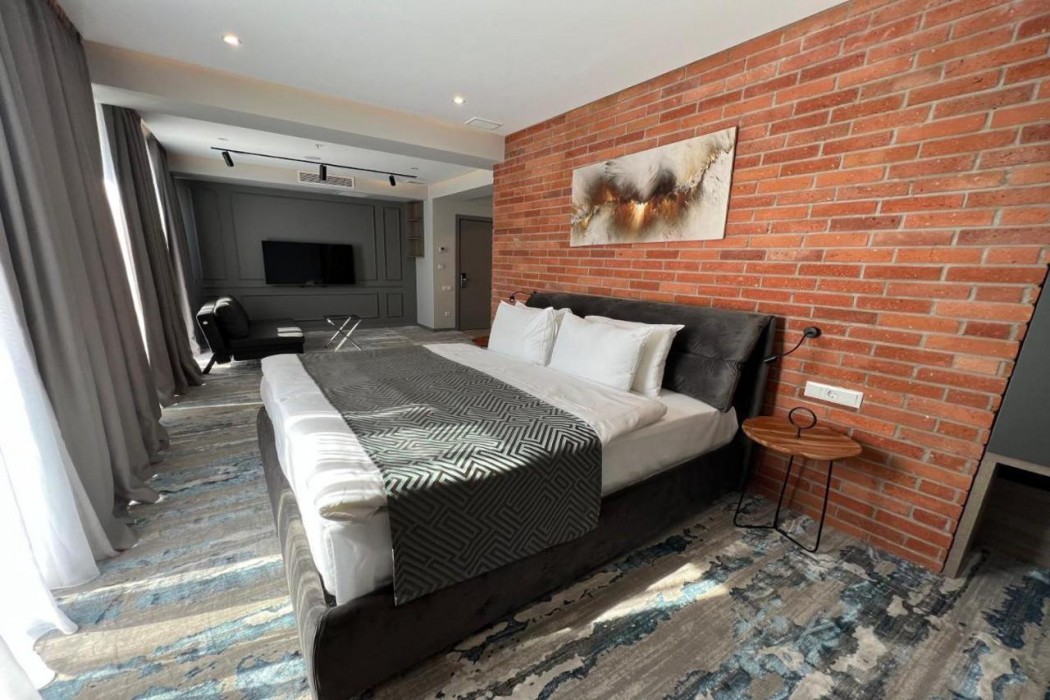 Hotel Address 9D 8/54