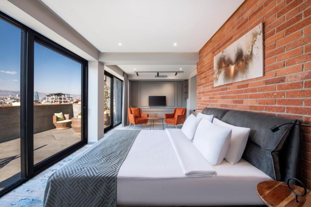 Hotel Address 9D 18/54