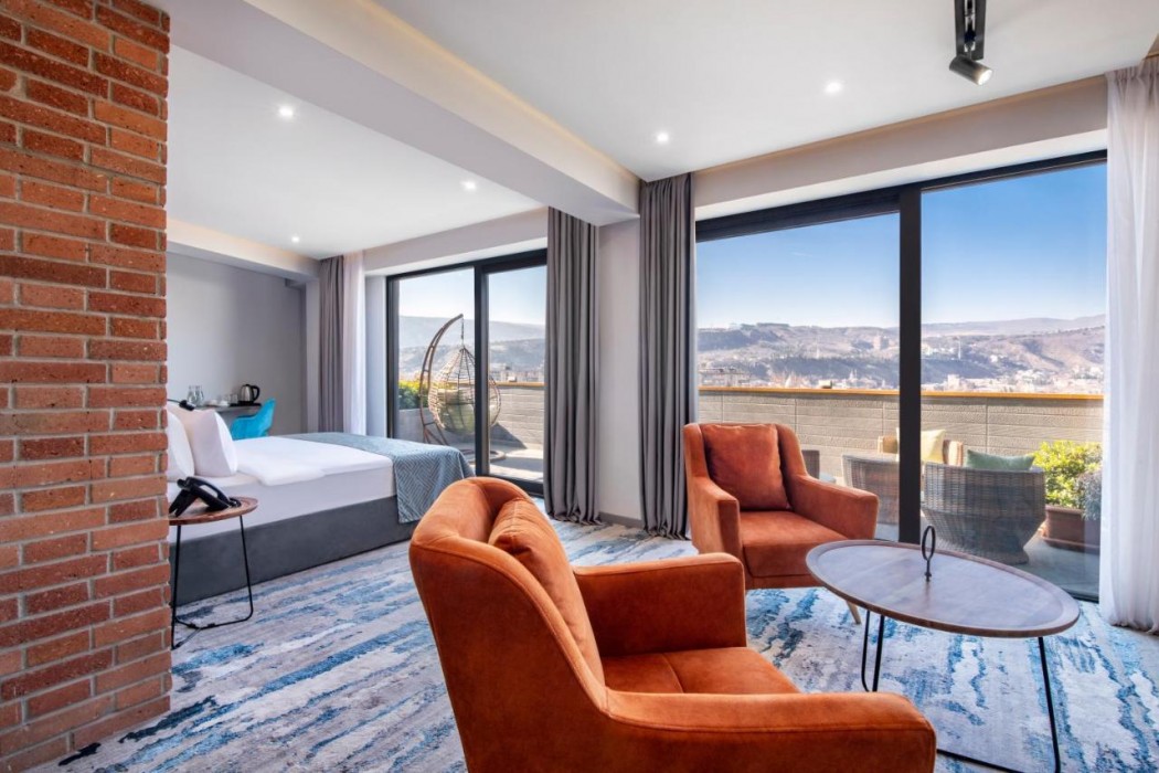 Hotel Address 9D 19/54