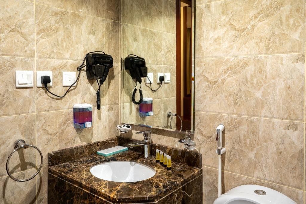 Qortuba Hotel Al Azizia 7/17