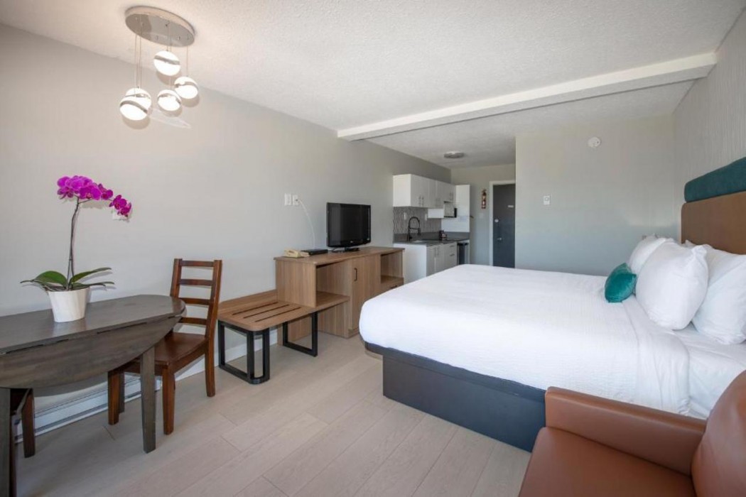 Sea Edge Beachside Hotel 14/59
