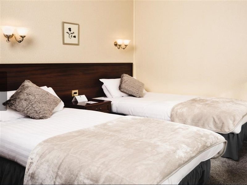 Lovat Hotel 26/42