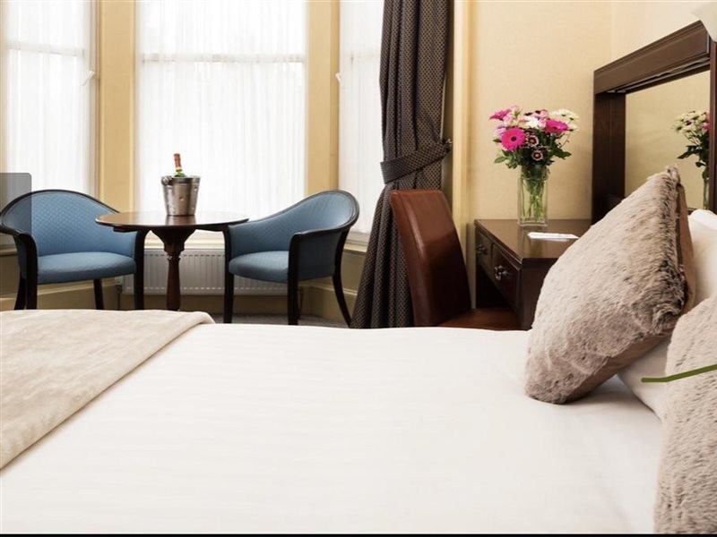 Lovat Hotel 24/42