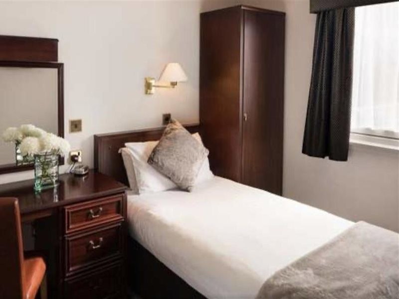 Lovat Hotel 27/42