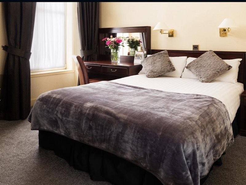 Lovat Hotel 25/42