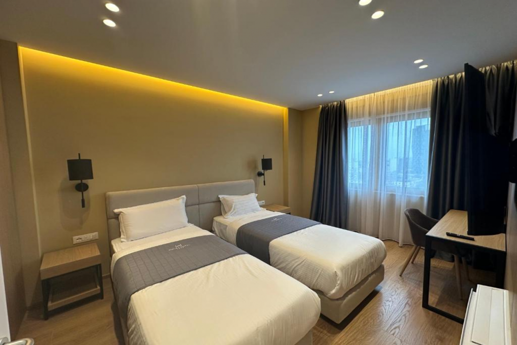 Mulaj Hotel Tirana 12/63