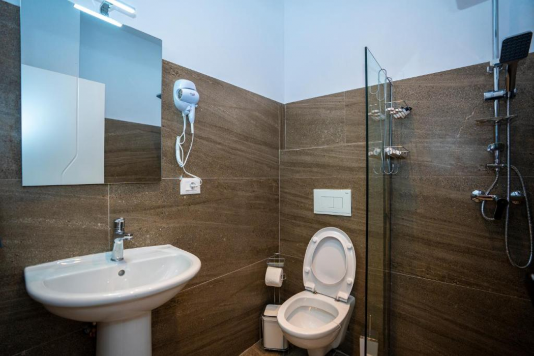 Gjuhadoli Hotel 10/11