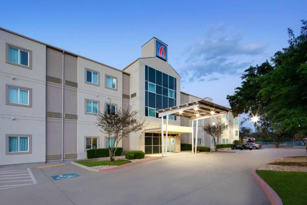 Motel6 San Antonio Tx Airport 7/60