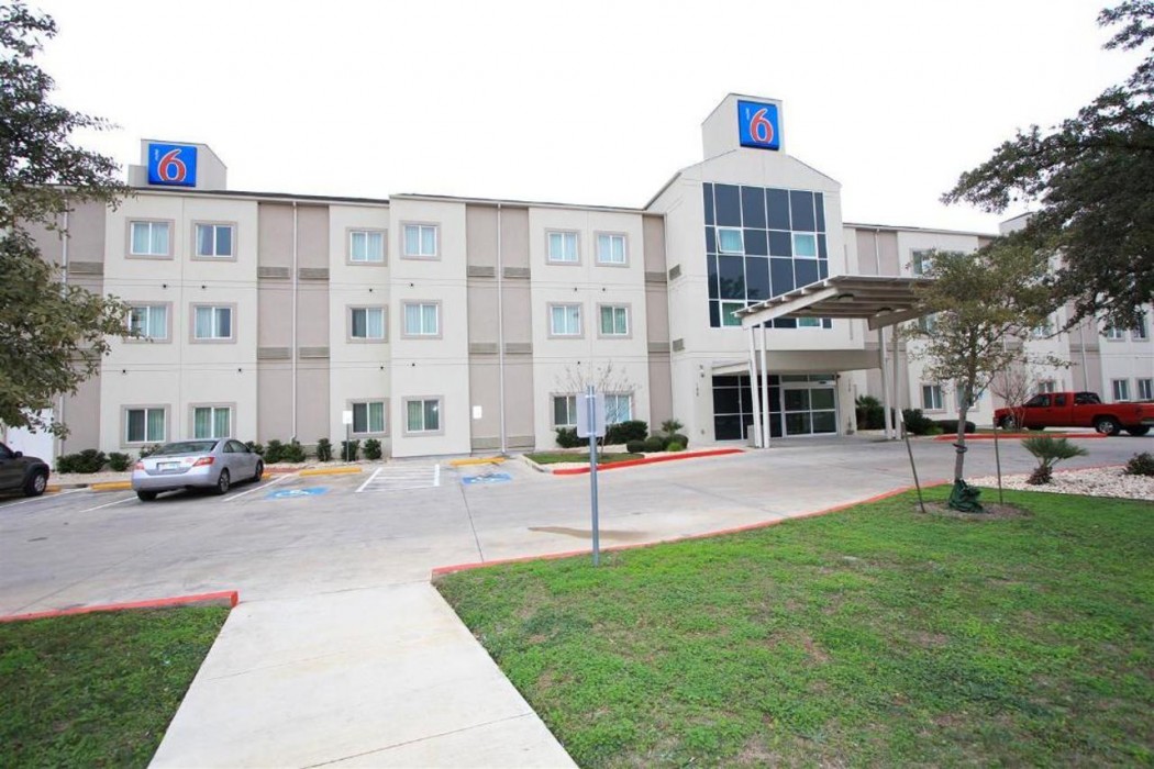 Motel6 San Antonio, TX - Airport image