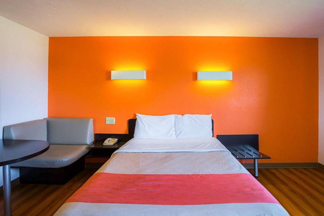 Motel6 Omaha, NE - IAT West 15/38