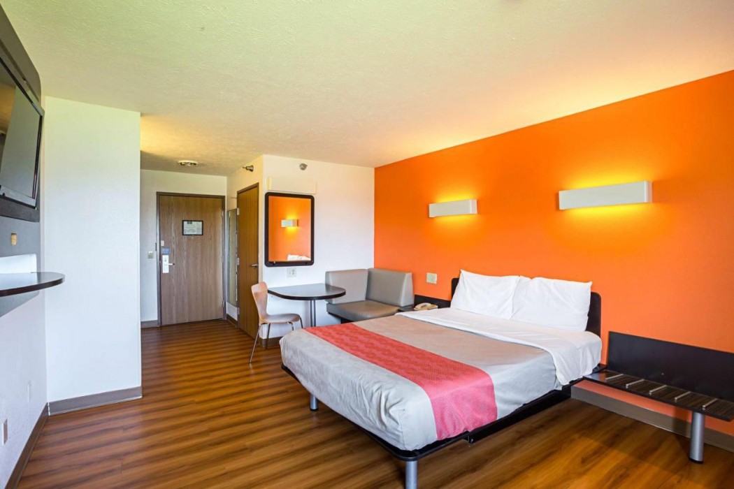 Motel6 Omaha, NE - IAT West 16/38