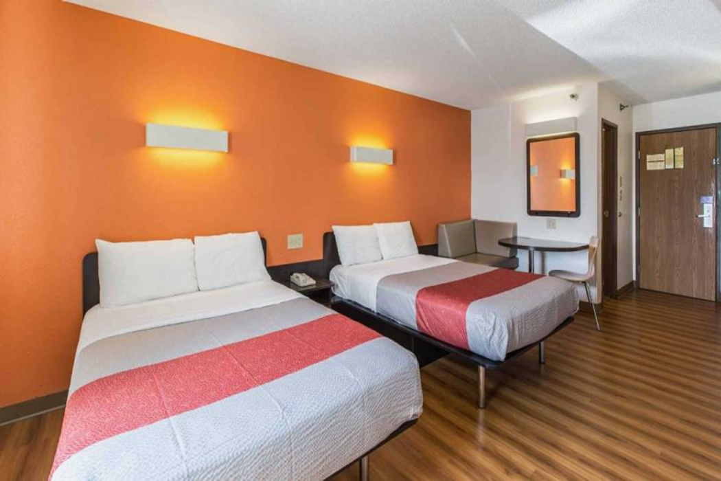 Motel6 Omaha, NE - Central 13/36