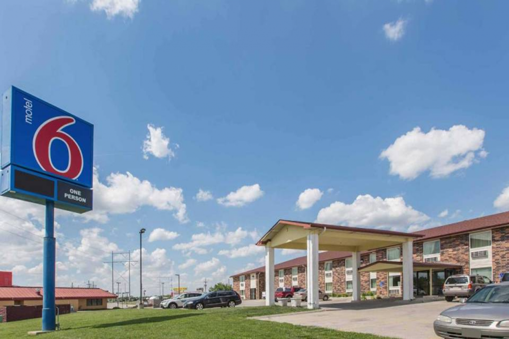 Motel6 Omaha, NE - Central image