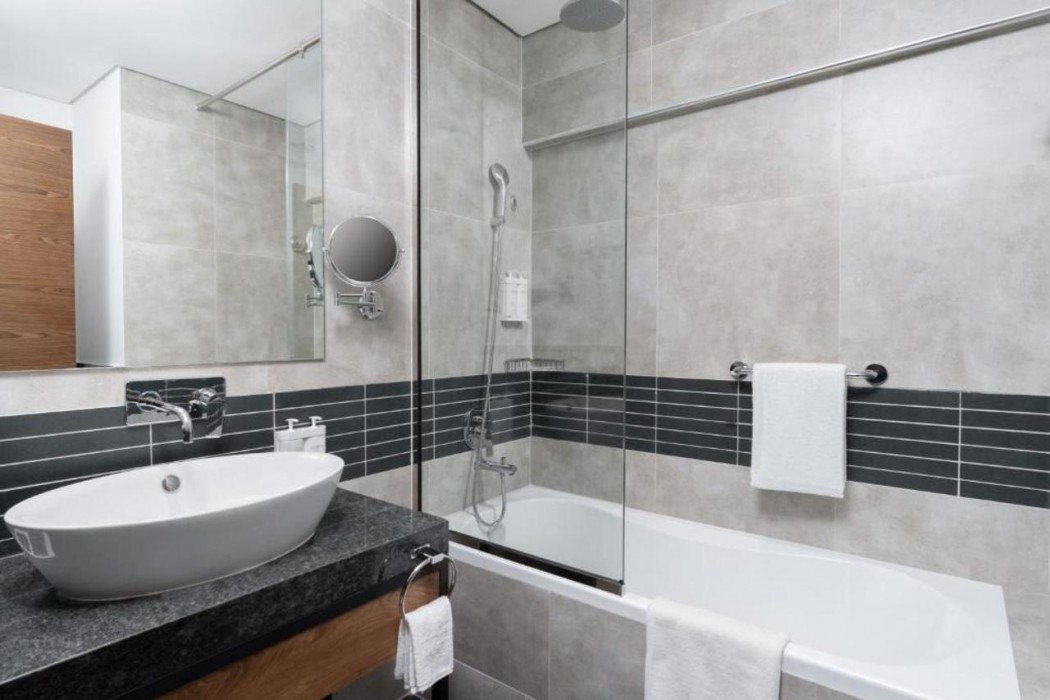 Holiday Inn Dubai Village Circle 7/23