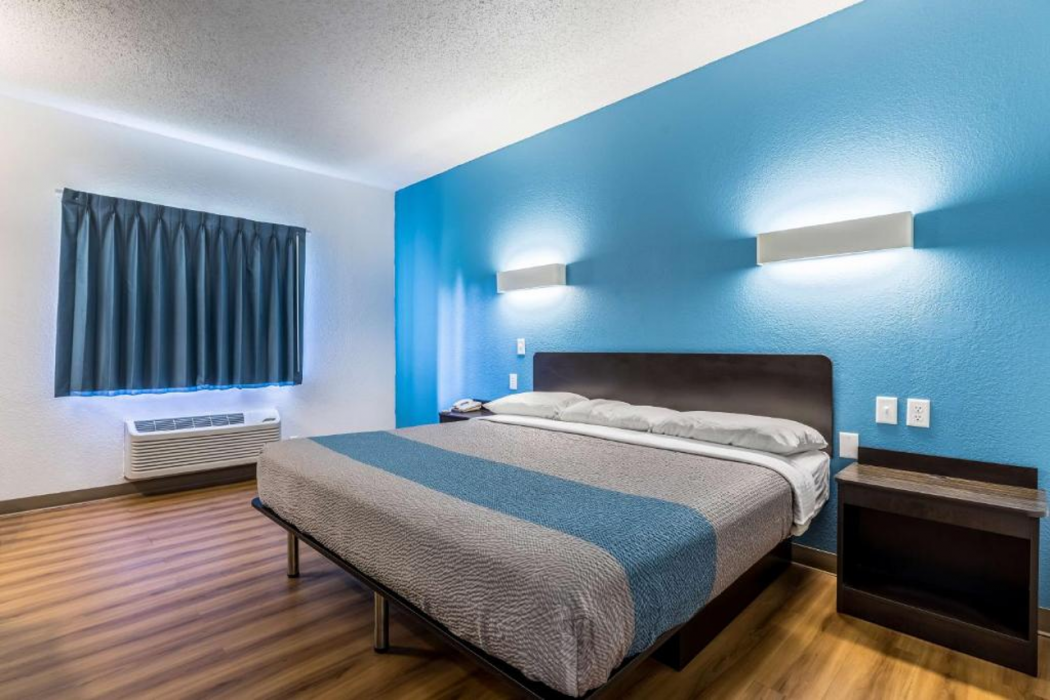 Studio6 Indianapolis, IN – Southport 10/30