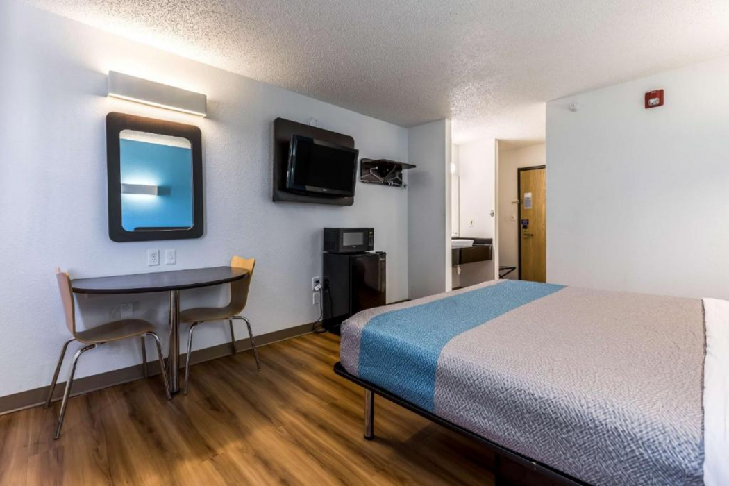 Studio6 Indianapolis, IN – Southport 14/30