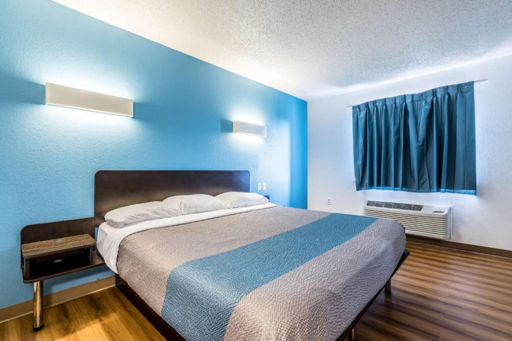 Studio6 Indianapolis, IN – Southport 22/30