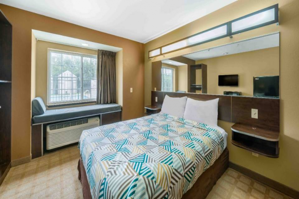 Studio6 Suites Breaux Bridge, LA 13/16