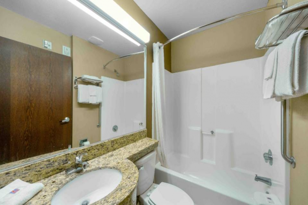 Studio6 Suites Breaux Bridge, LA 9/16