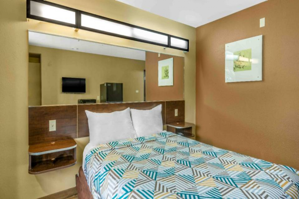 Studio6 Suites Breaux Bridge, LA 14/16