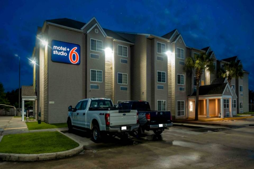 Studio6 Suites Breaux Bridge, LA image