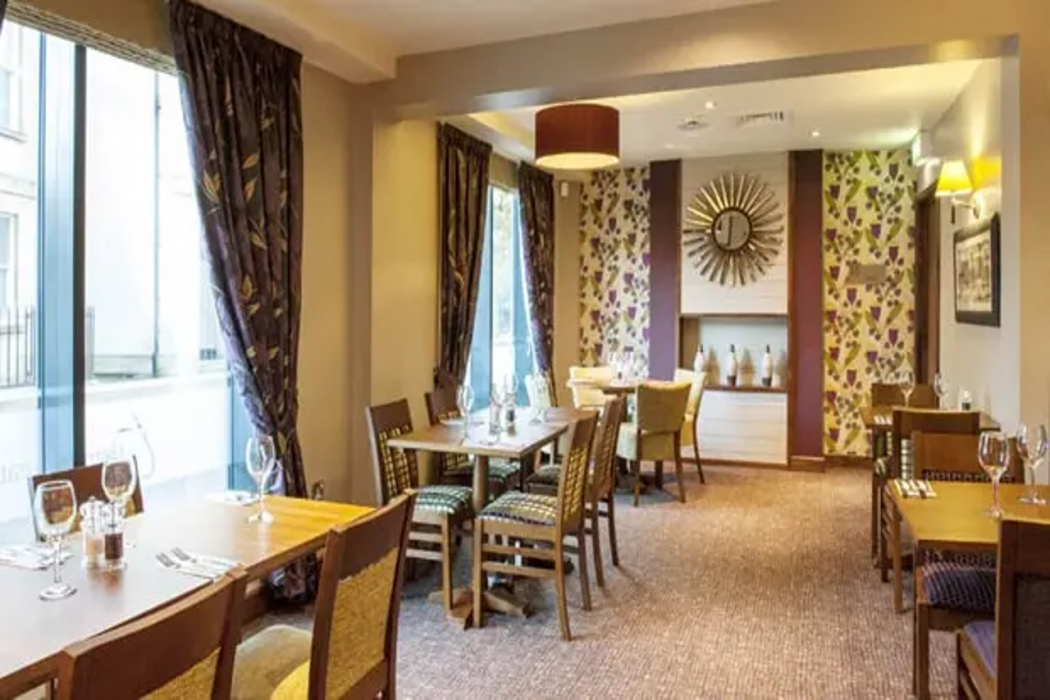 Premier Inn Edinburgh City Centre (Lauriston Place) 20/36