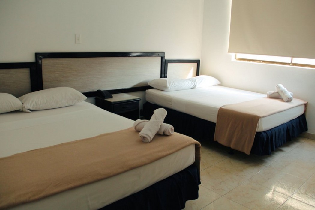 Hotel Axis Inn By GEH Suites 10/30