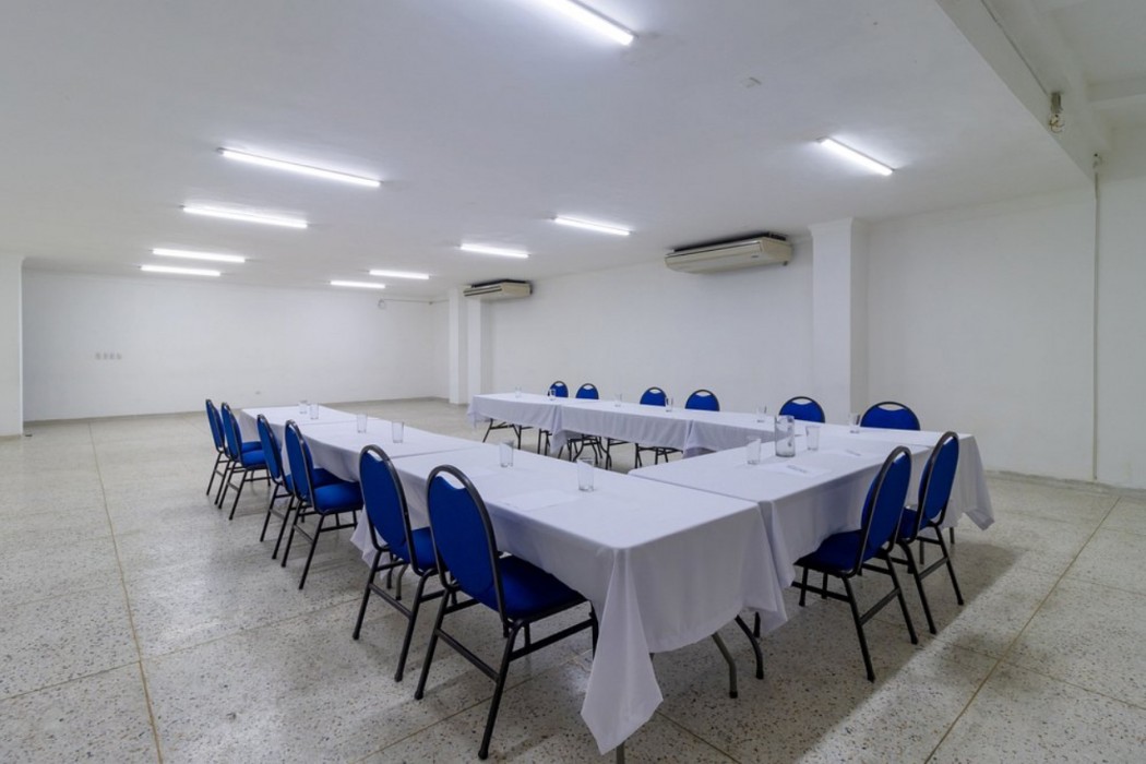 Hotel Axis Inn By GEH Suites 18/30