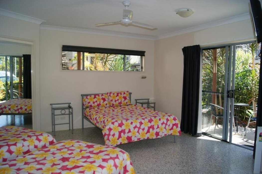 Emu Park Beach Resort 10/63