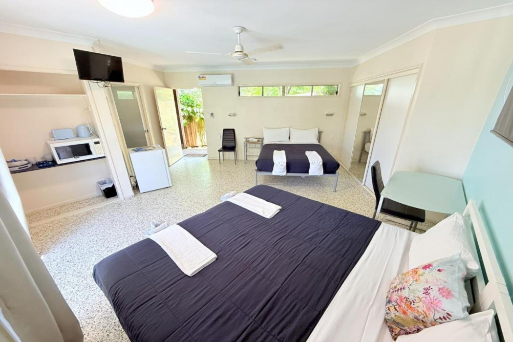 Emu Park Beach Resort 9/63