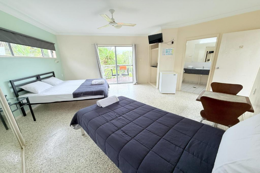 Emu Park Beach Resort 8/63