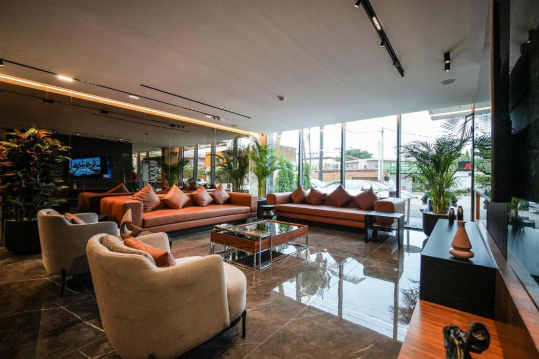 L'Avenue Hotel 6/23