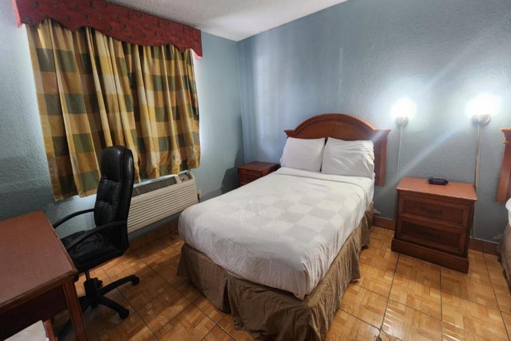 Lone Star Inn & Suites Harlingen TX 18/60