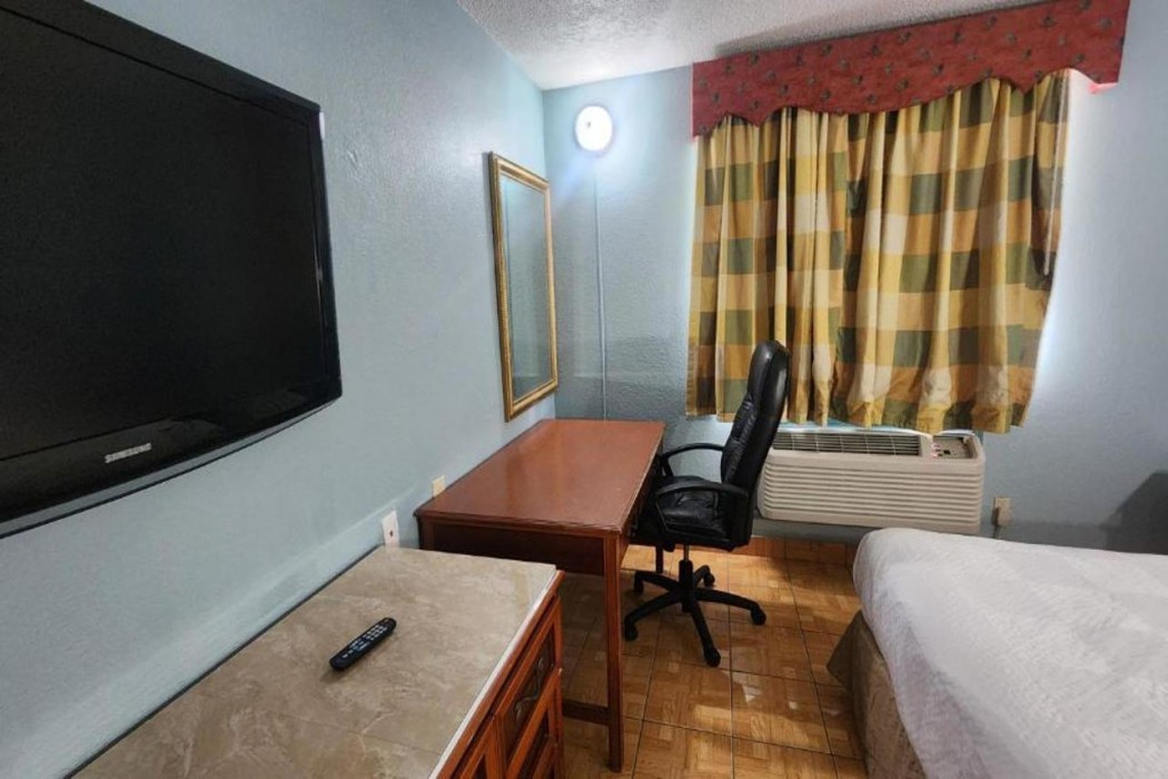 Lone Star Inn & Suites Harlingen TX 15/60