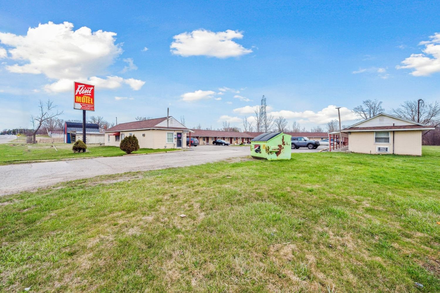 Flint Motel by OYO MI Near I-475 24/70