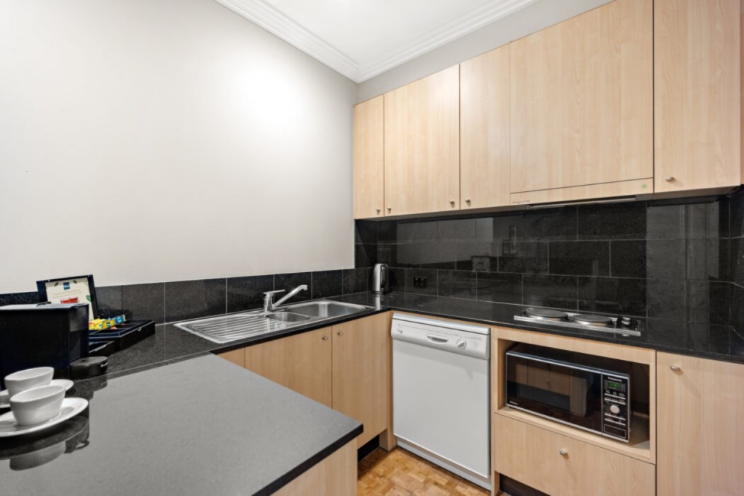 Melbourne City Suites 18/50