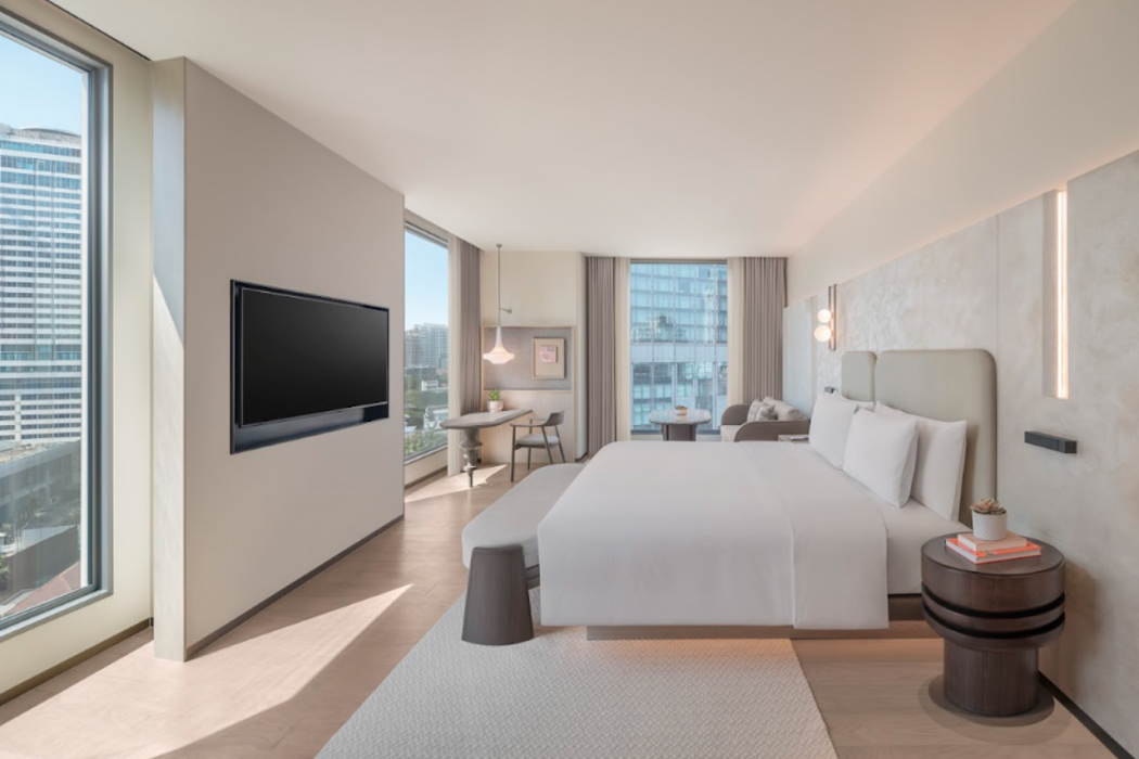 KROMO Bangkok, Curio Collection by Hilton 18/85