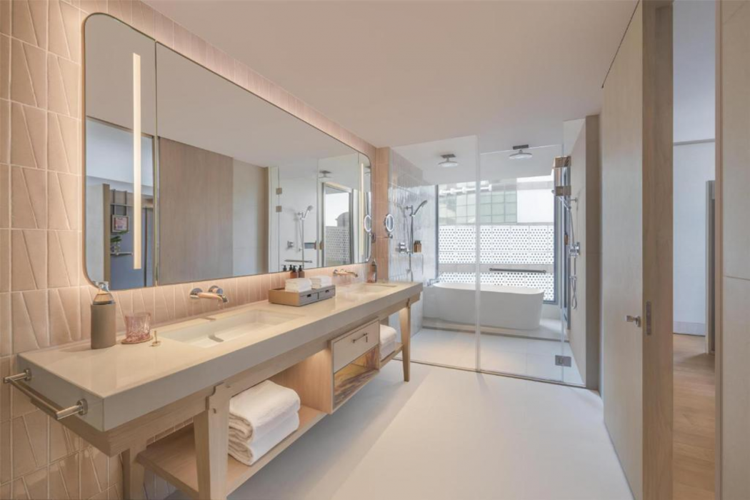 KROMO Bangkok, Curio Collection by Hilton 36/85