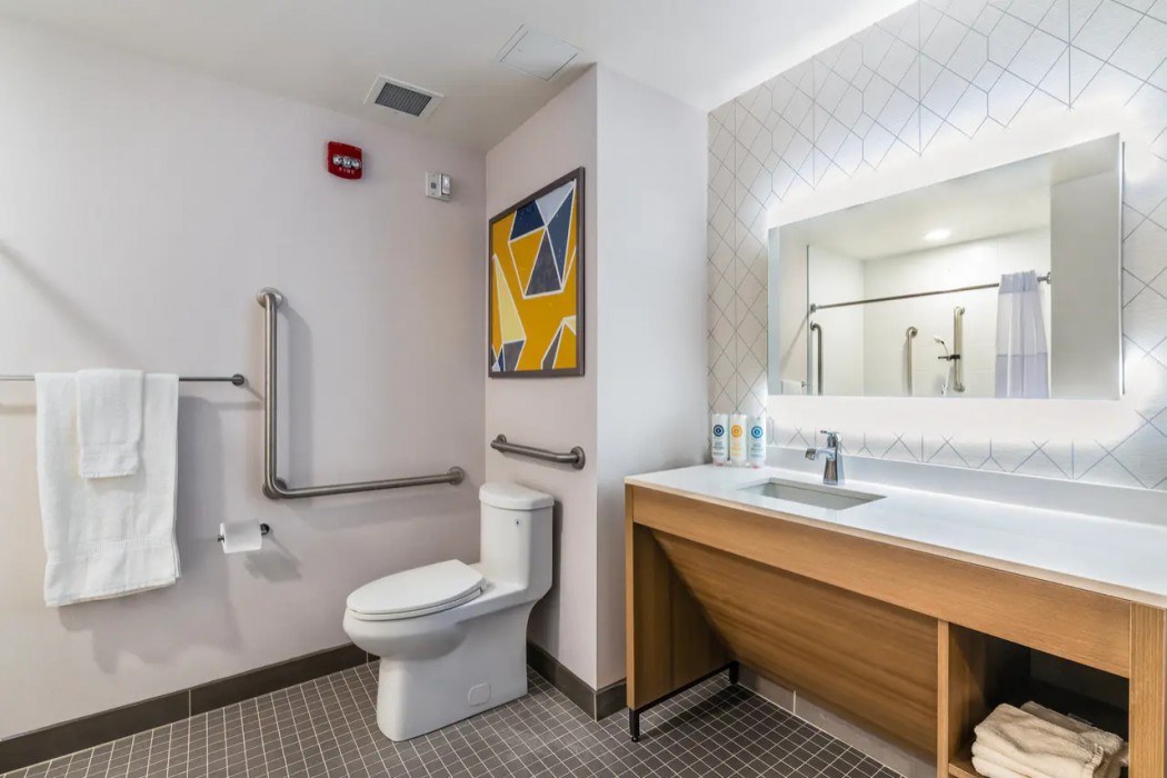 Comfort Inn and Suites Bradford 24/52