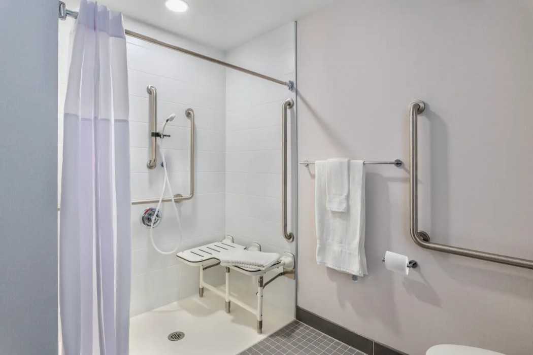 Comfort Inn and Suites Bradford 25/52