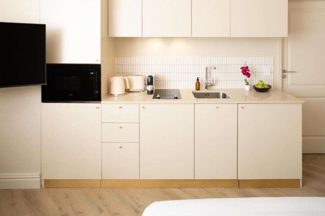 Charles Hope Boutique Hometel 40/69
