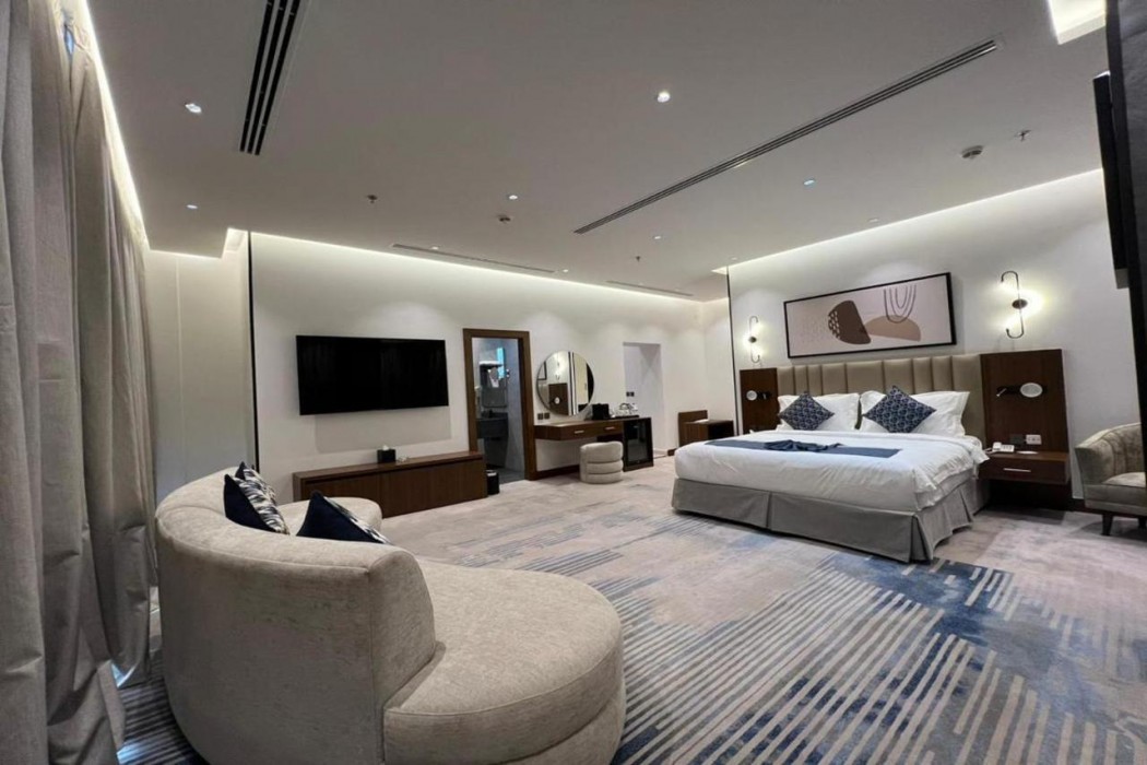 Sunday Luxury Central formerly Anan hotel 16/32