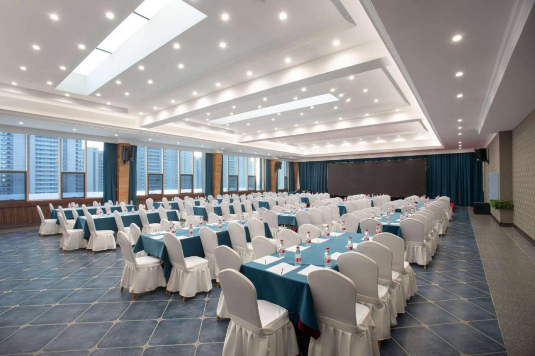 Days Hotel by Wyndham Harbin Qunli 13/23