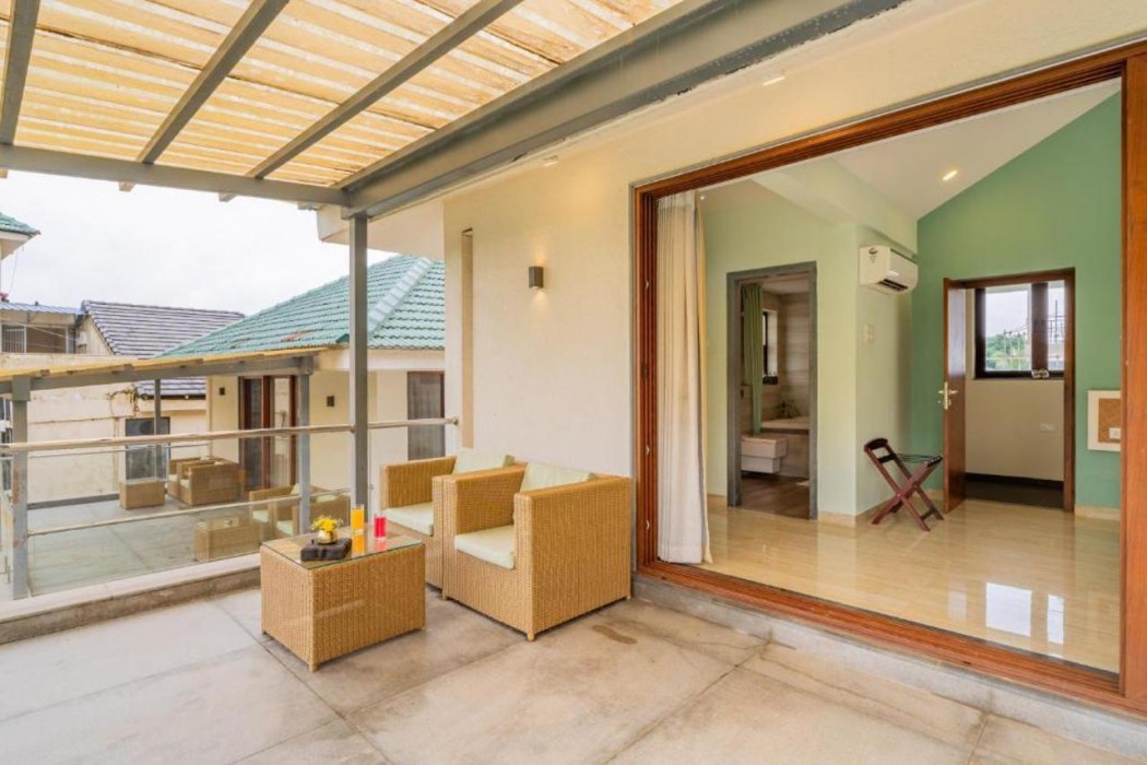 ELIVAAS 4 BHK with Pvt Pool and Media Room Samukha 23/55