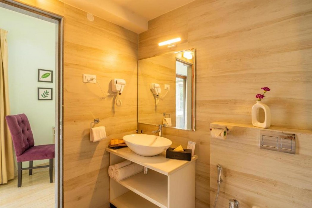 ELIVAAS 4 BHK with Pvt Pool and Media Room Samukha 24/55