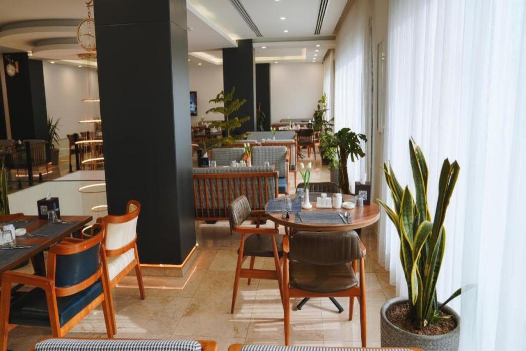 Blue Moon Hotel 33/63