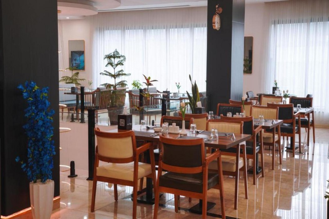 Blue Moon Hotel 30/63