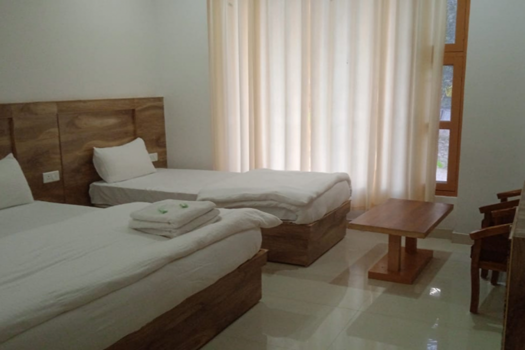 Amritara Sun Inn, Phata 7/40
