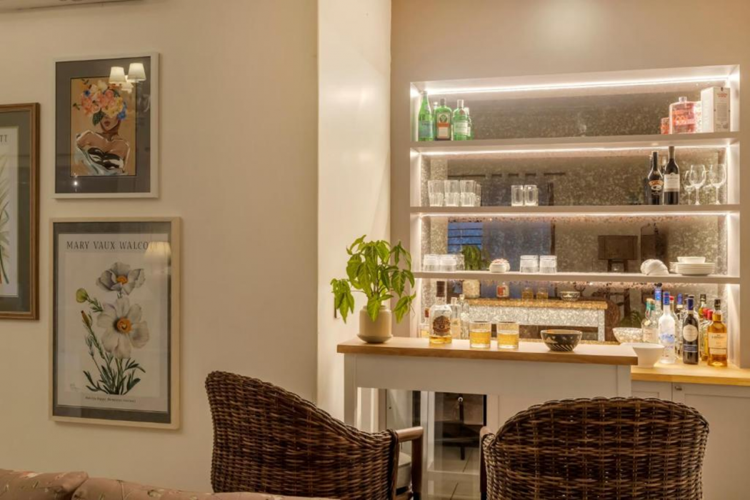 ELIVAAS 4 BHK with Pvt pool and Bar PinkSky 27/56