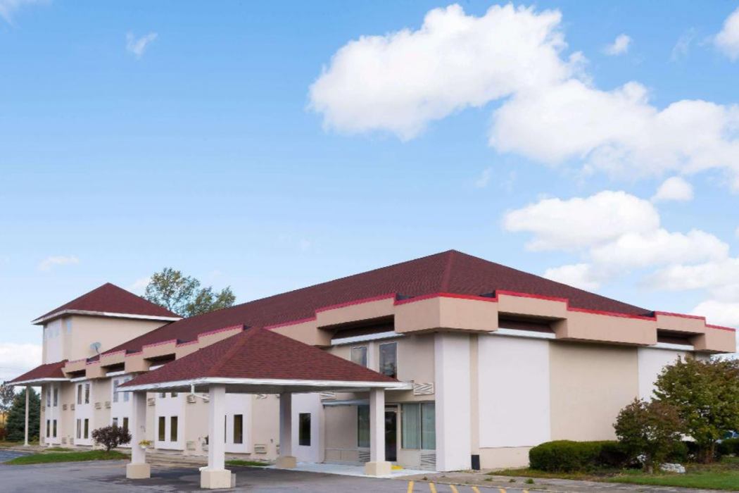 Baymont by Wyndham Batavia - Darien Lake 1/7
